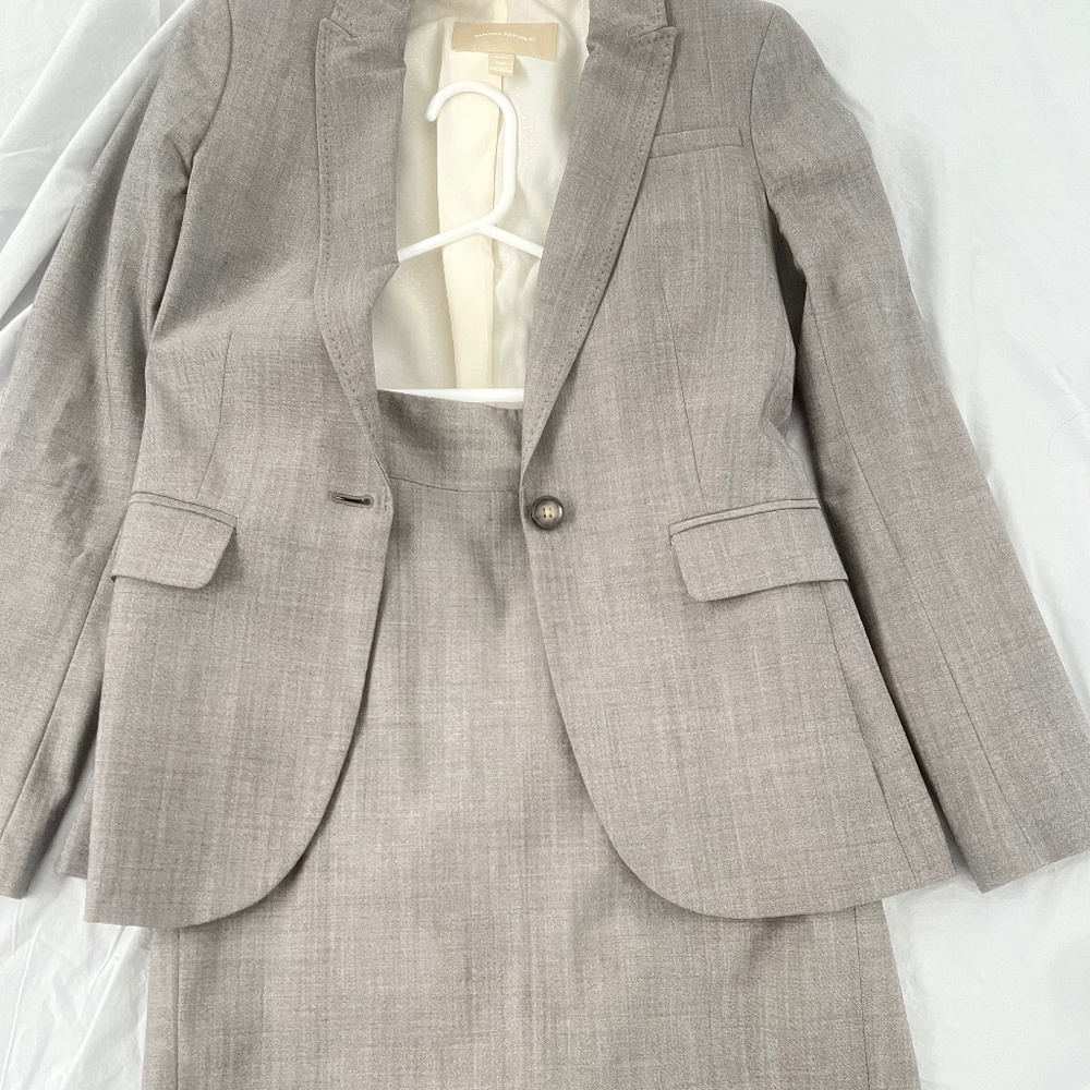 Banana Republic grey suit